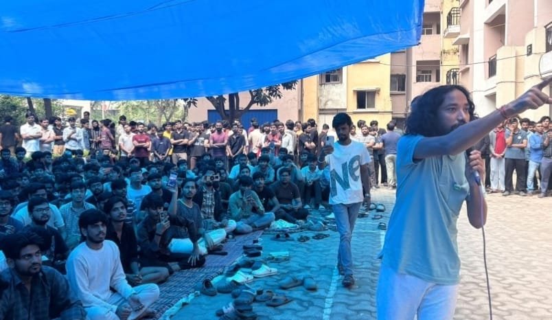 IIT RANCHI :   इंस्टिट्यूट के प्रेशर और लापरवाही के वज़ह से छात्र आदित्य का जान गया है डायरेक्टर को इस्तीफा देना होगा --देवेन्द्र नाथ महतो,छात्र नेता